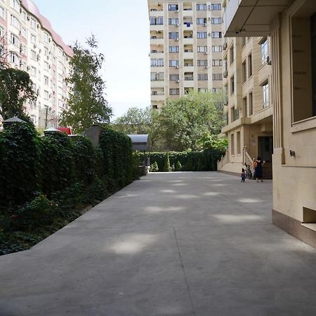 Nice And Comfortable Apartment In The Downtown Of Biskek Kültér fotó