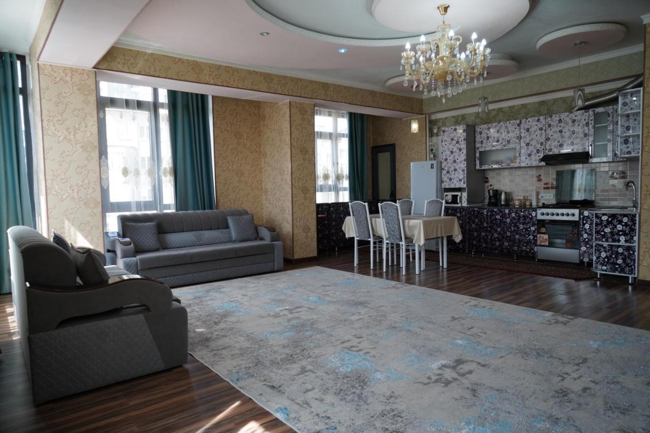 Nice And Comfortable Apartment In The Downtown Of Biskek Kültér fotó