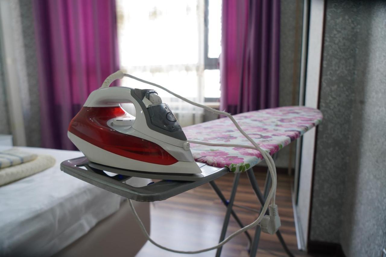 Nice And Comfortable Apartment In The Downtown Of Biskek Kültér fotó