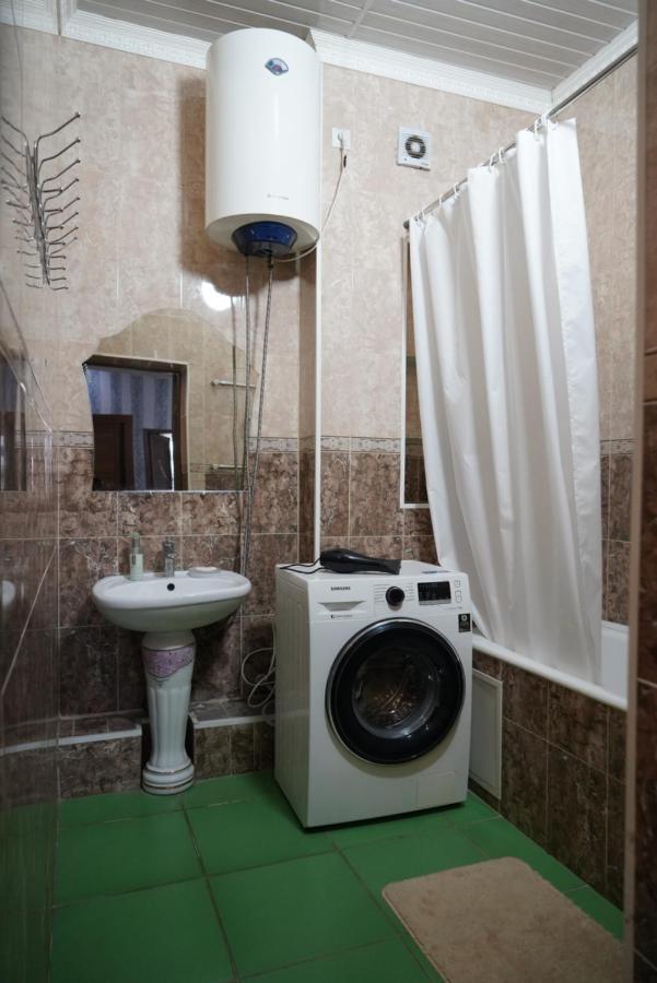 Nice And Comfortable Apartment In The Downtown Of Biskek Kültér fotó